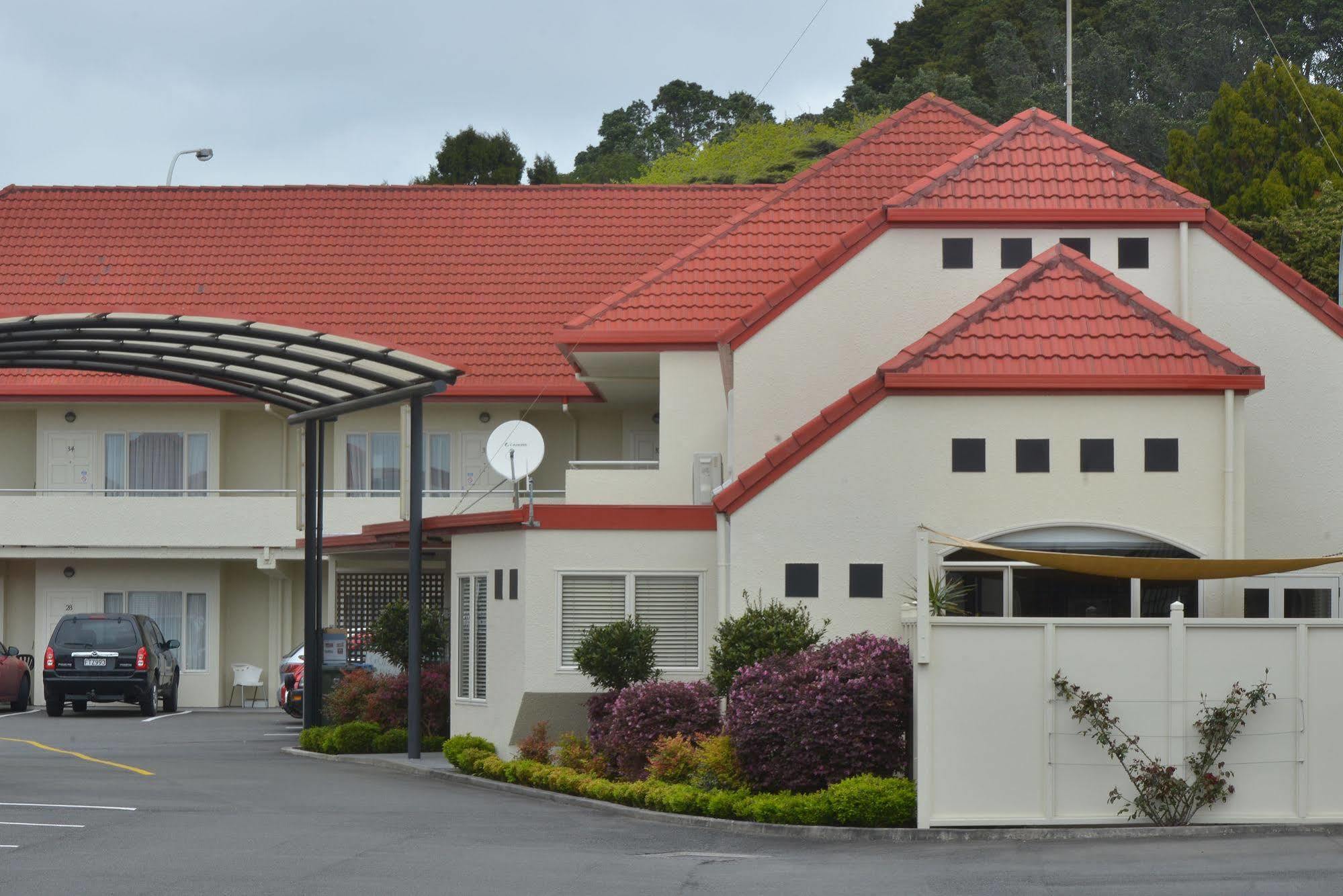 Brougham Heights Motel New Plymouth Exterior photo